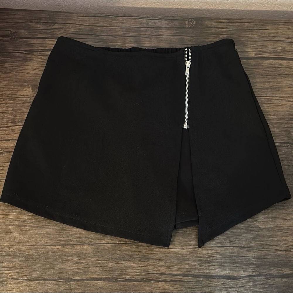 black skort size XS